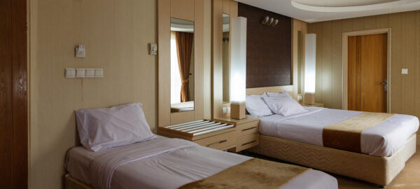 اتاق سه تخته هتل سفیر اصفهان
